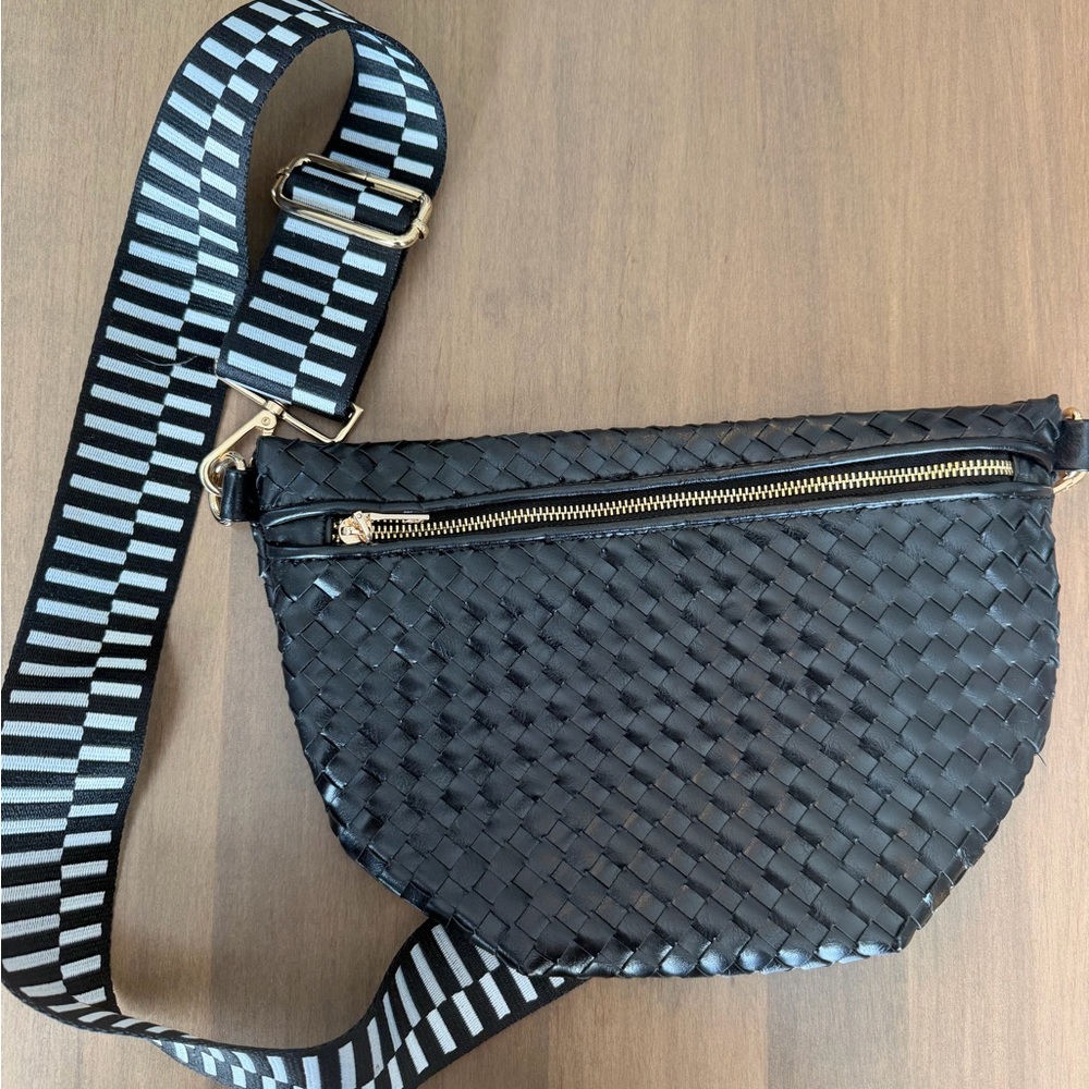 Like new Pretty Simple Black Woven Crossbody